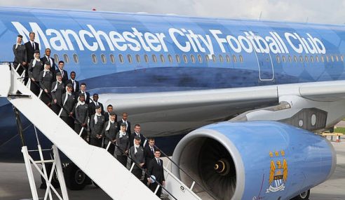 Kabin Terbakar, Kru Manchester City Tunda Penerbangan