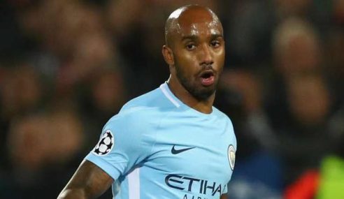 Fabian Delph Enggan Tinggalkan Man. City, Meskipun Jarang Dimainkan